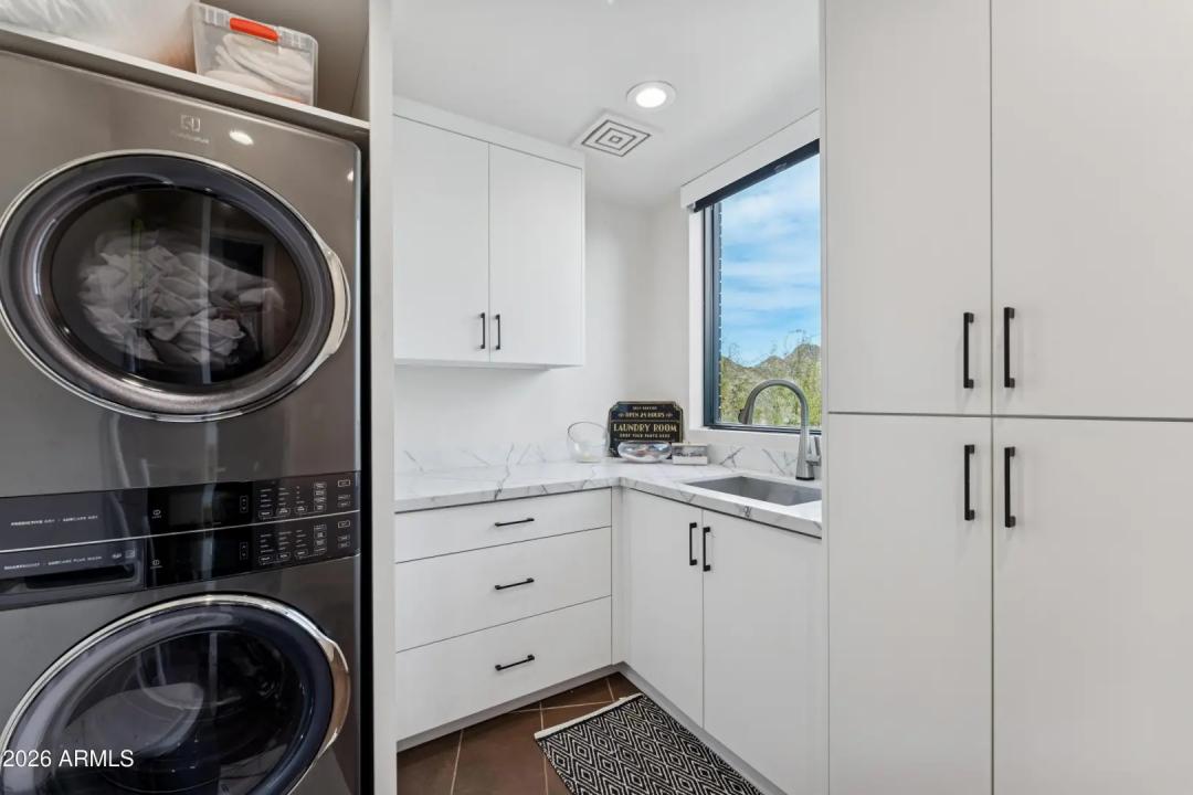 Real Estate Picture 28