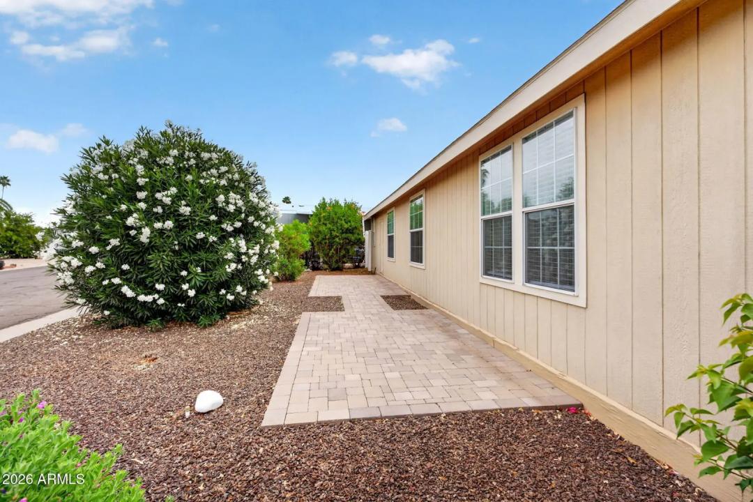 Real Estate Picture 3