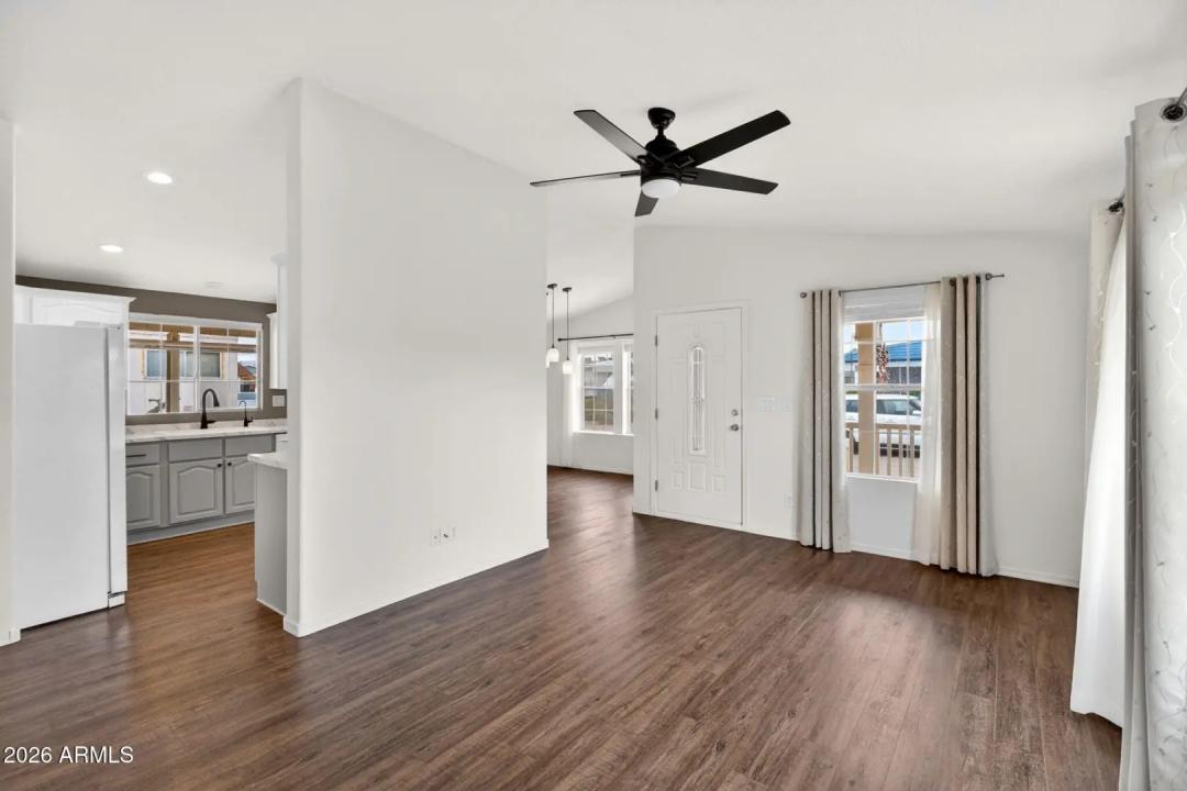 Real Estate Picture 4