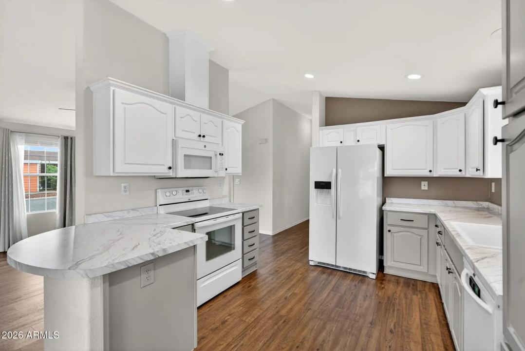Real Estate Picture 5
