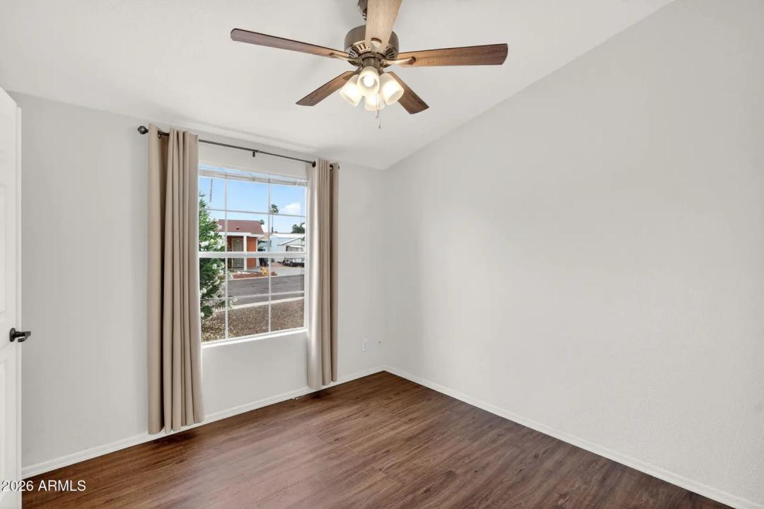 Real Estate Picture 14