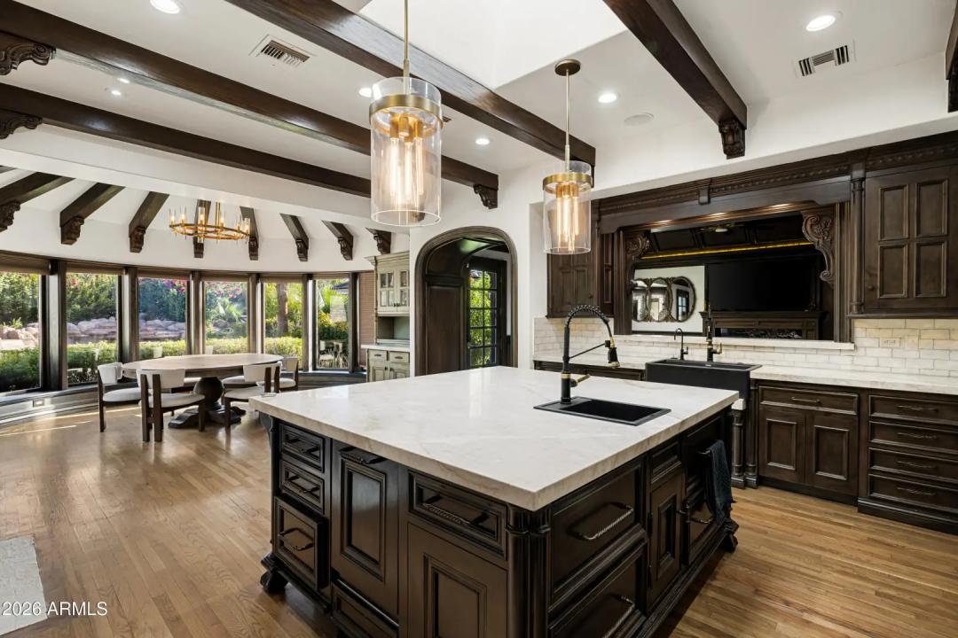 Real Estate Picture 13