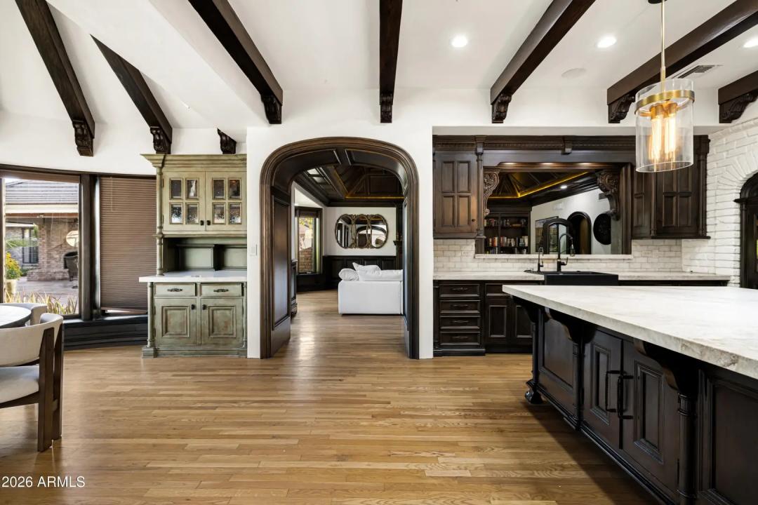 Real Estate Picture 16