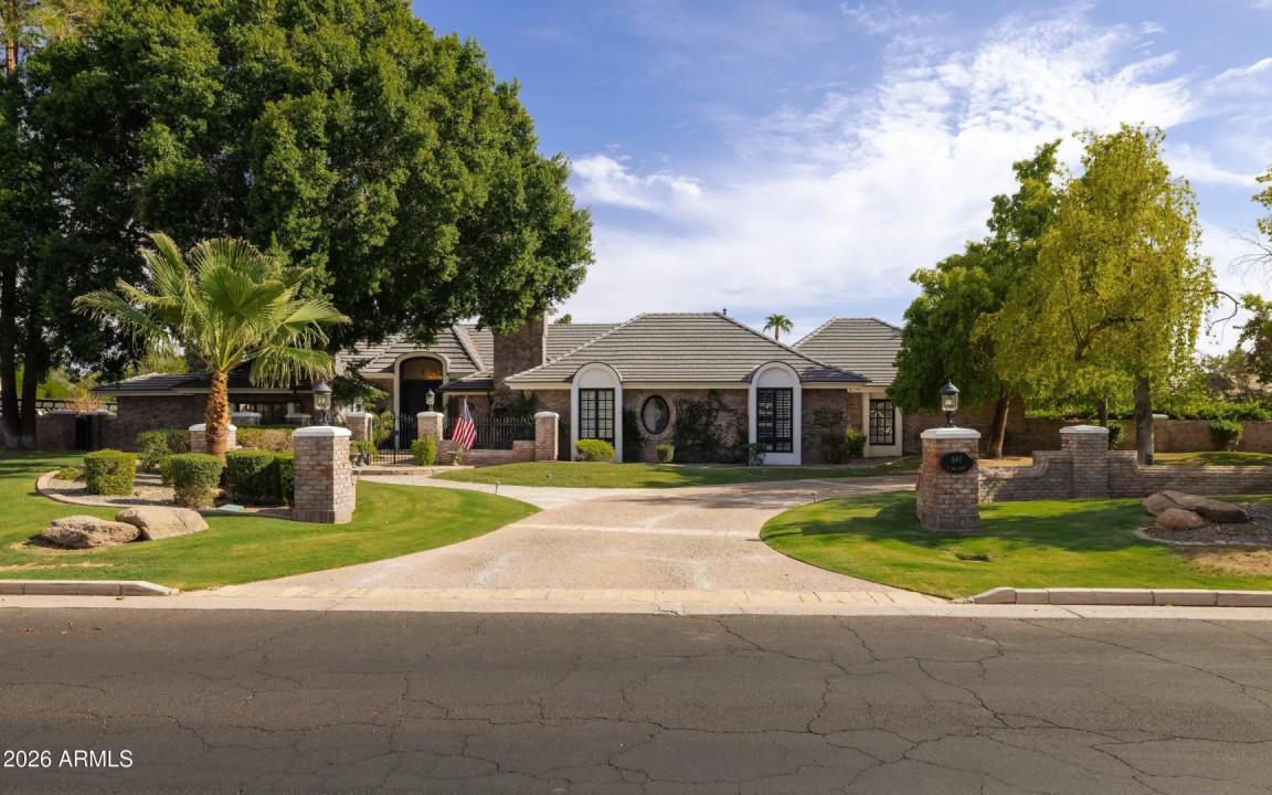 Real Estate Picture 3