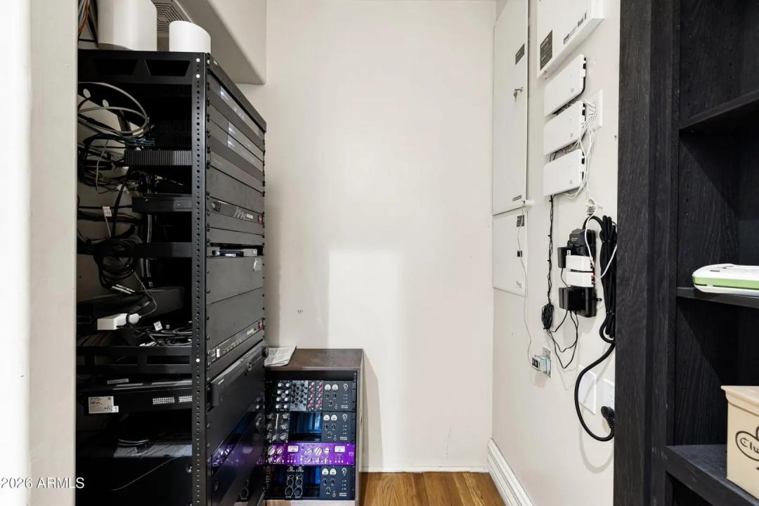 Real Estate Picture 30