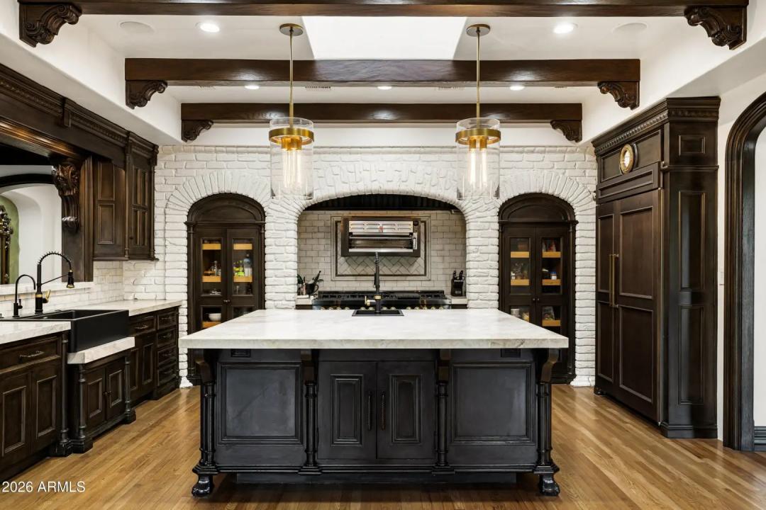Real Estate Picture 12