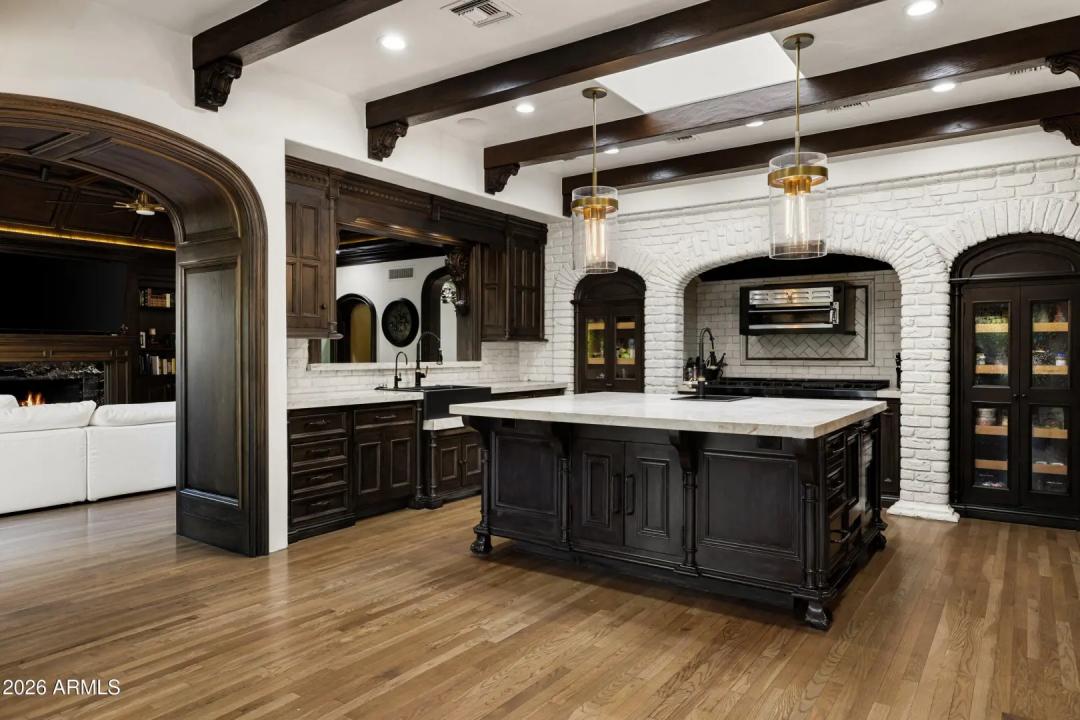 Real Estate Picture 10