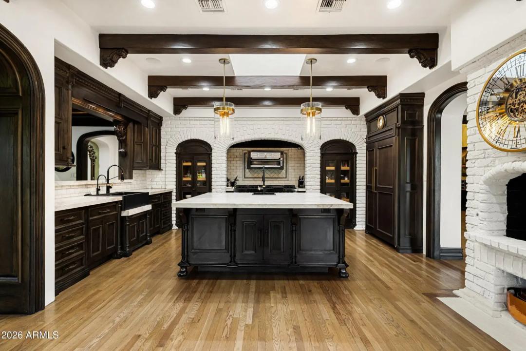 Real Estate Picture 11