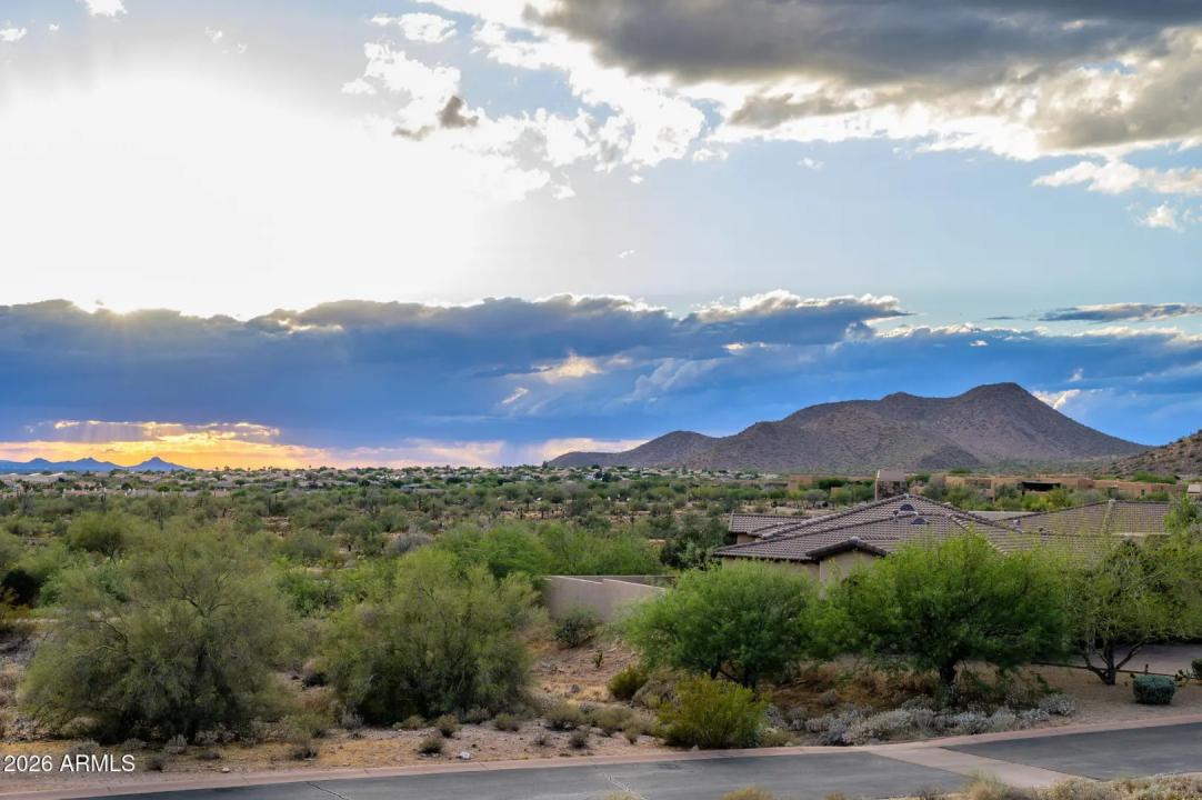 Real Estate Picture 50
