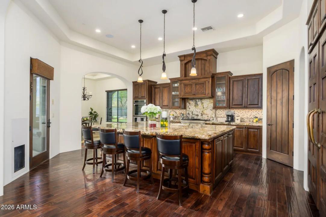 Real Estate Picture 14