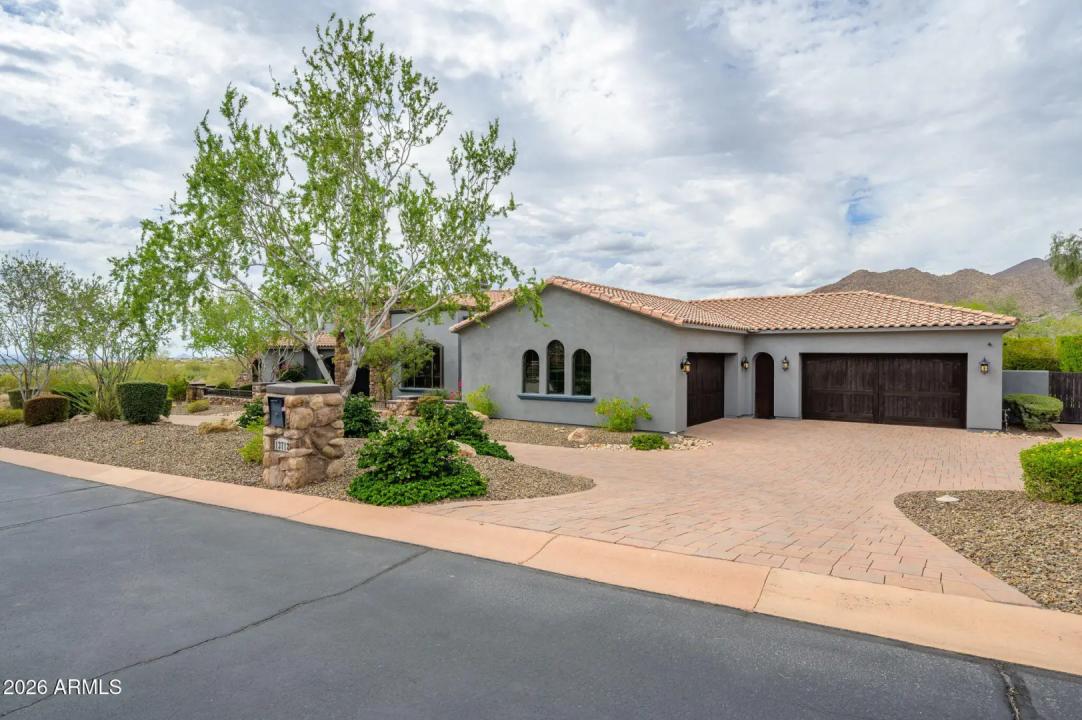 Real Estate Picture 4