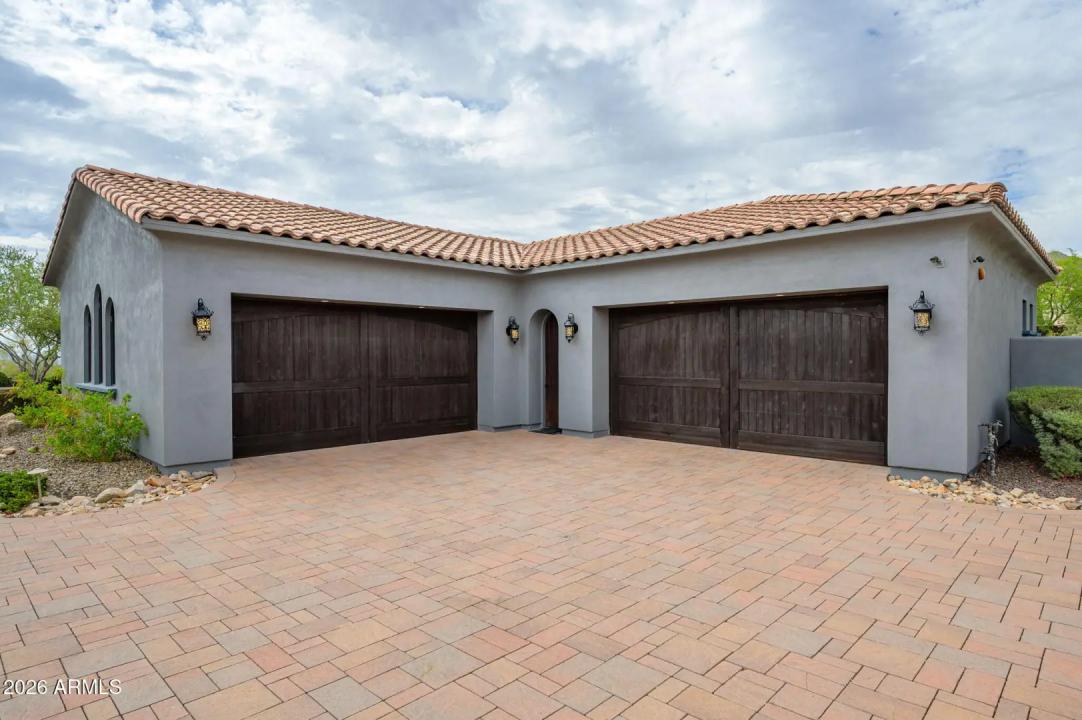 Real Estate Picture 5