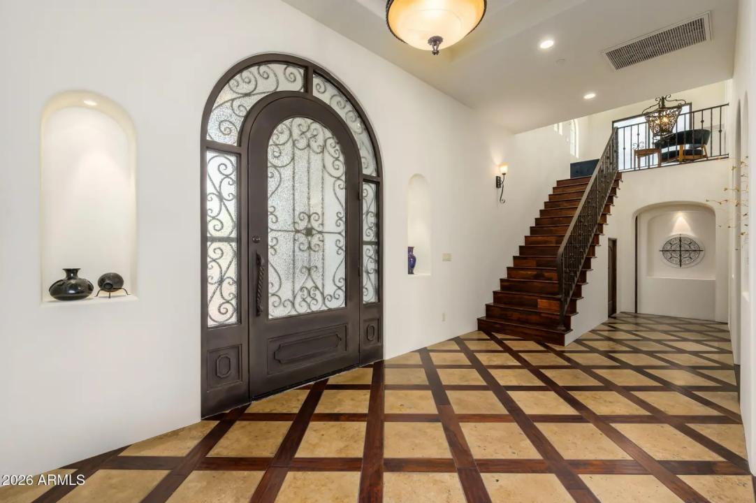 Real Estate Picture 8