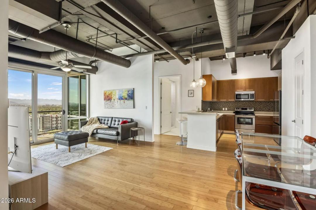 Real Estate Picture 3
