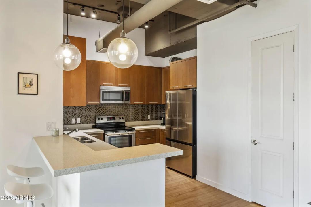 Real Estate Picture 4