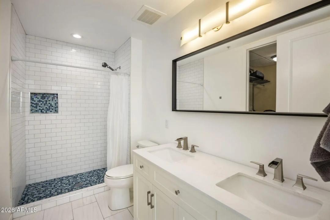 Real Estate Picture 8