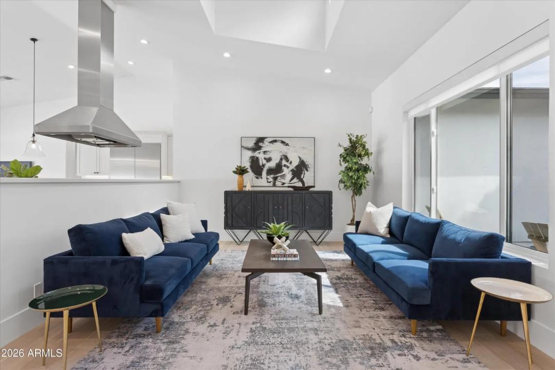 Real Estate Picture 8