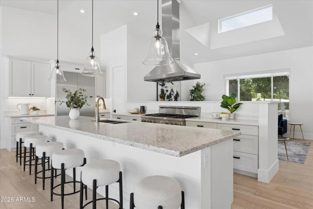 Real Estate Picture 3