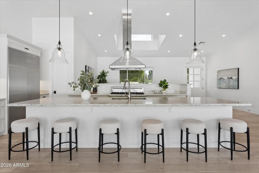 Real Estate Picture 4