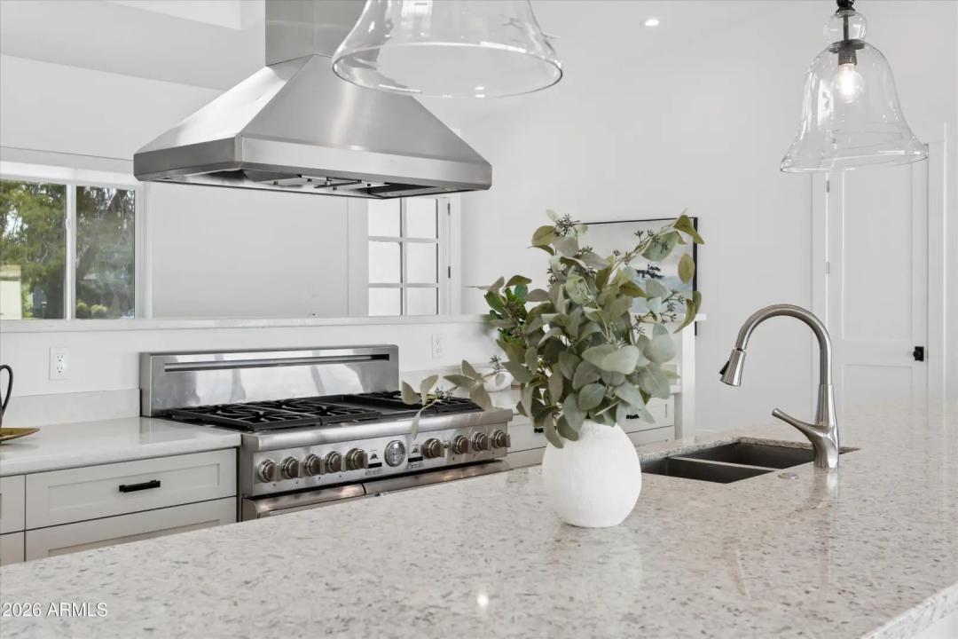Real Estate Picture 5