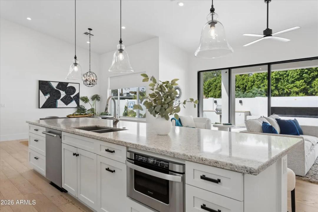 Real Estate Picture 6