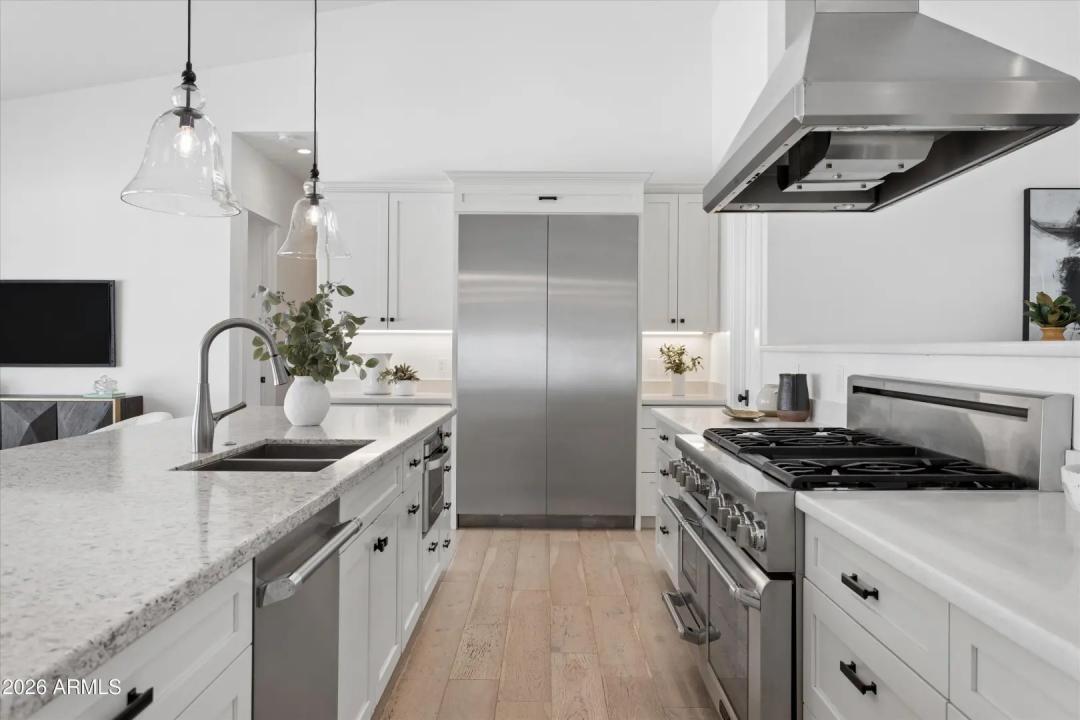 Real Estate Picture 7