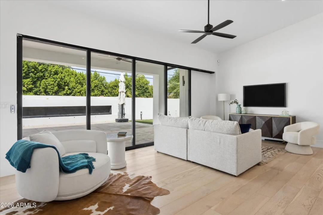Real Estate Picture 12