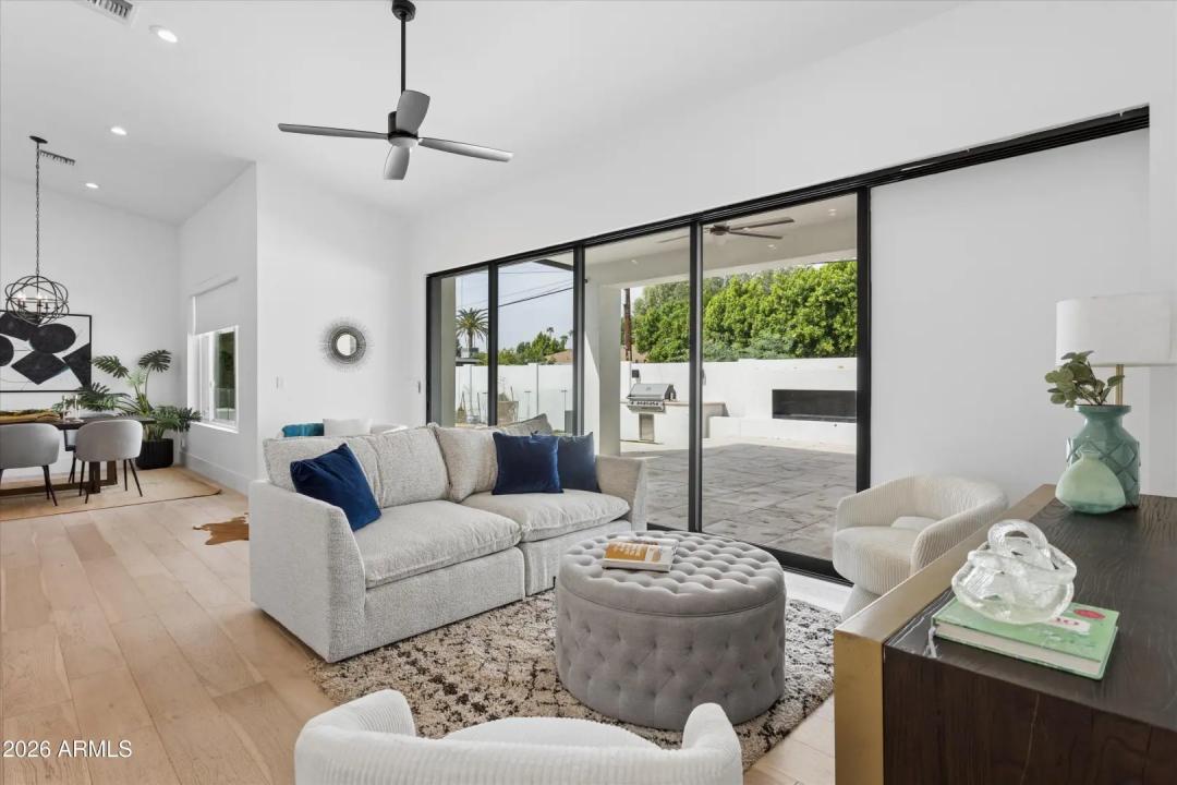 Real Estate Picture 14