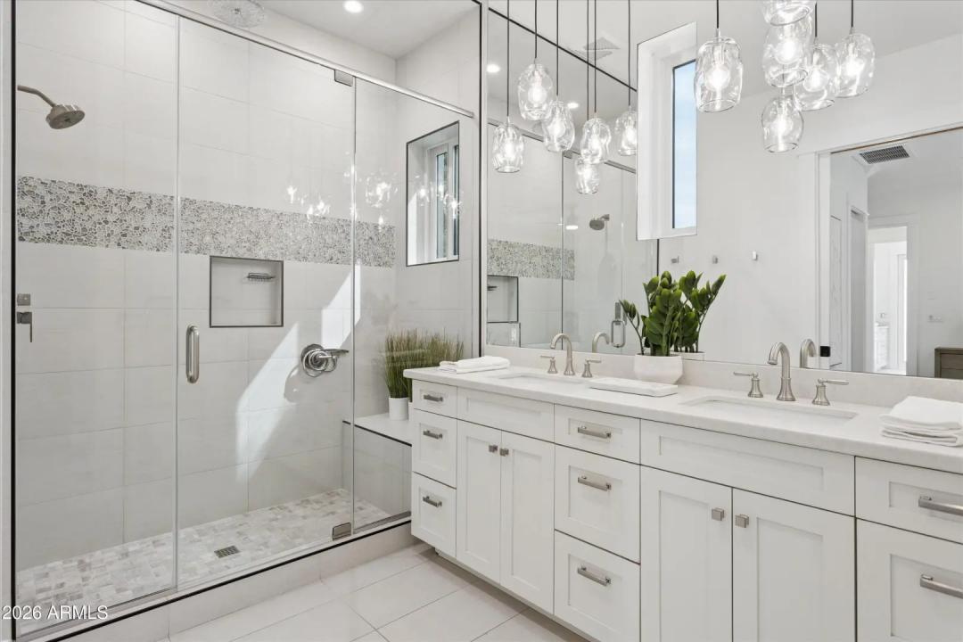 Real Estate Picture 17