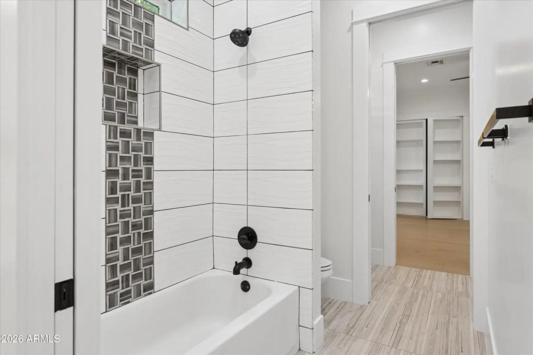 Real Estate Picture 25