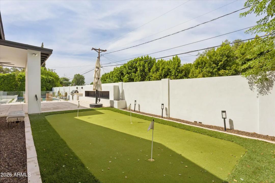 Real Estate Picture 30