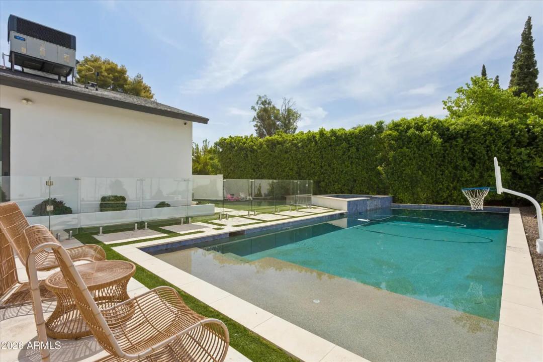 Real Estate Picture 32