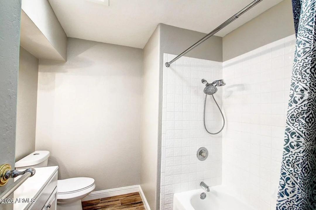 Real Estate Picture 11