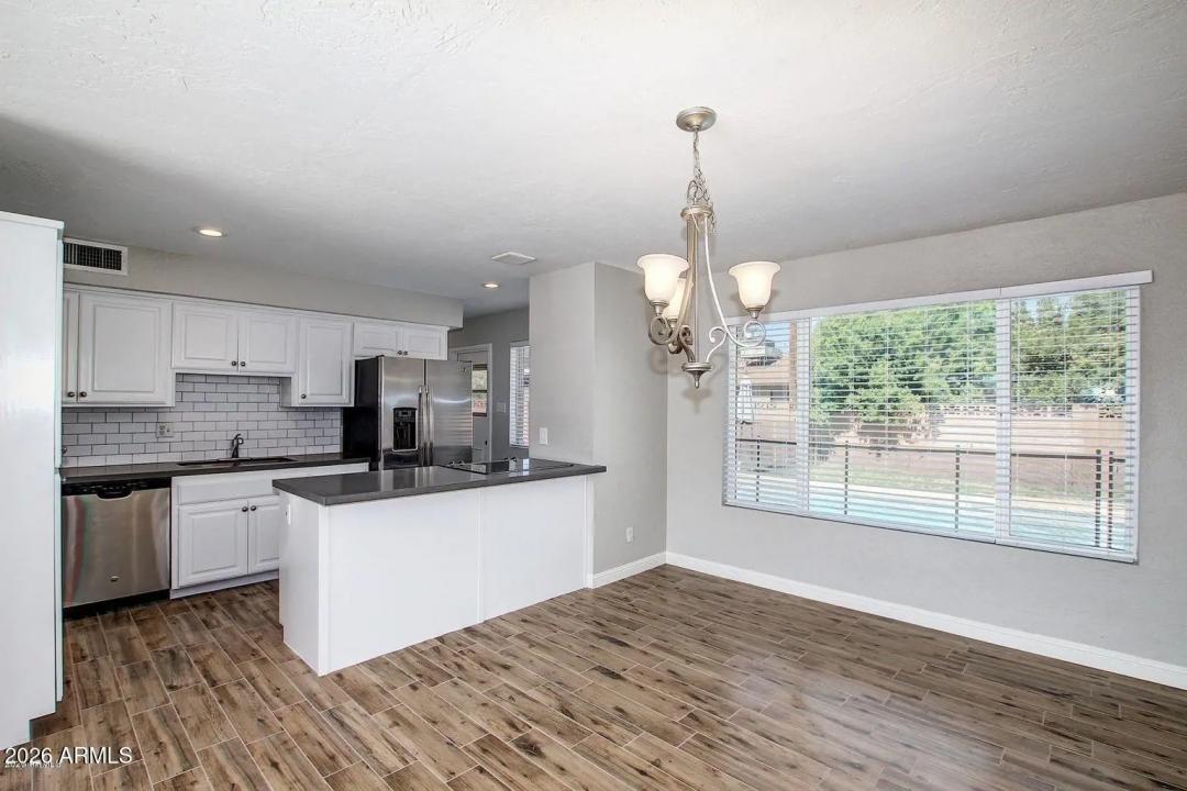 Real Estate Picture 3