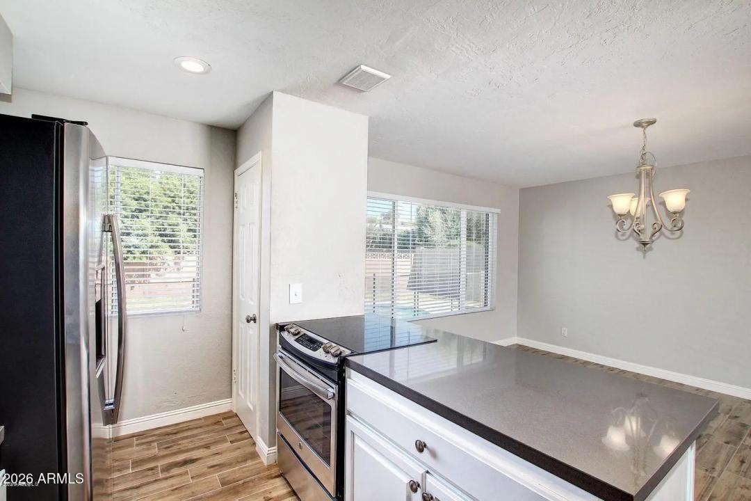 Real Estate Picture 4