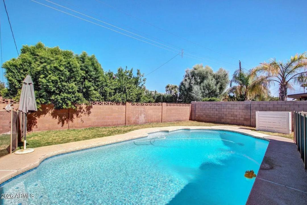 Real Estate Picture 14