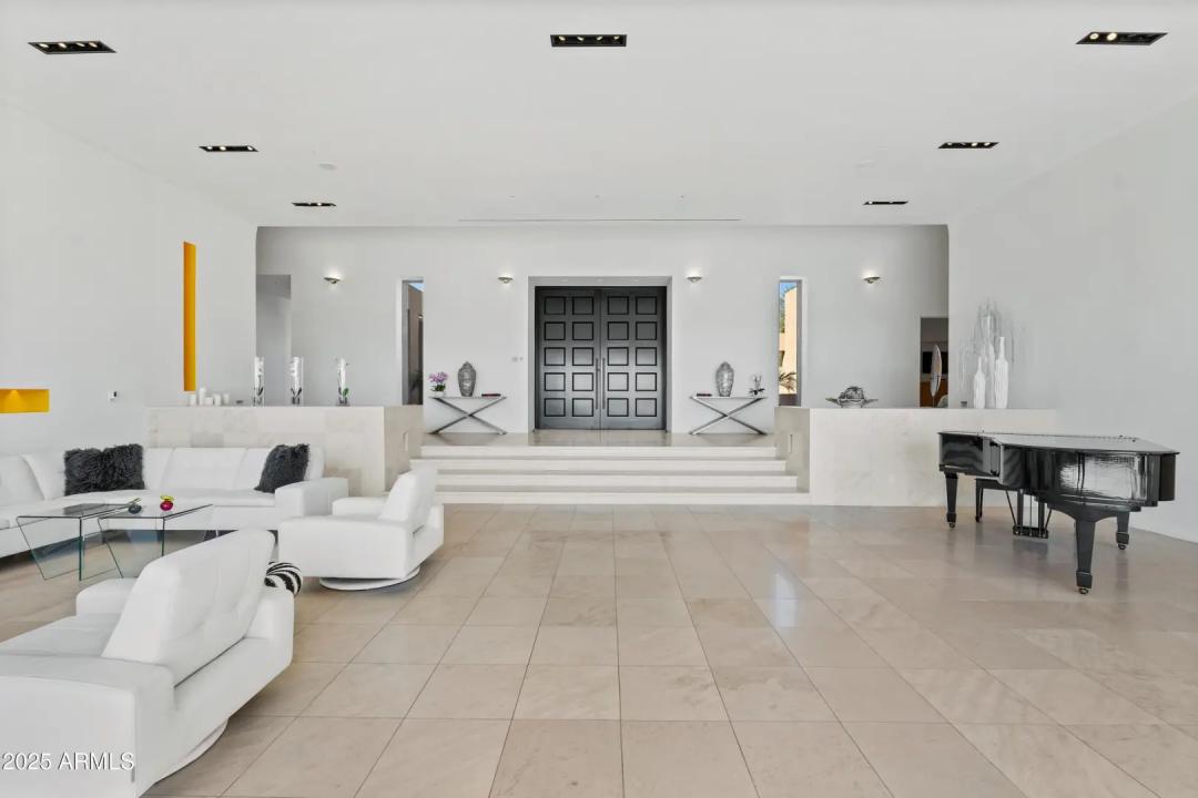 Real Estate Picture 10