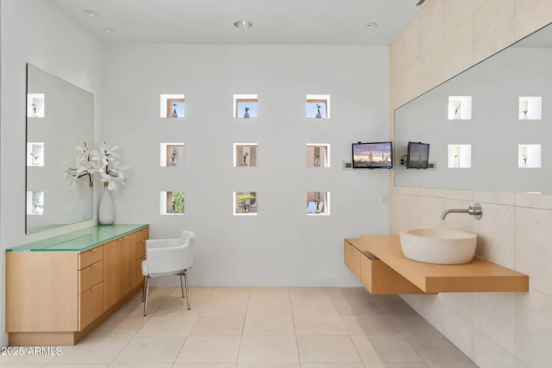 Real Estate Picture 32