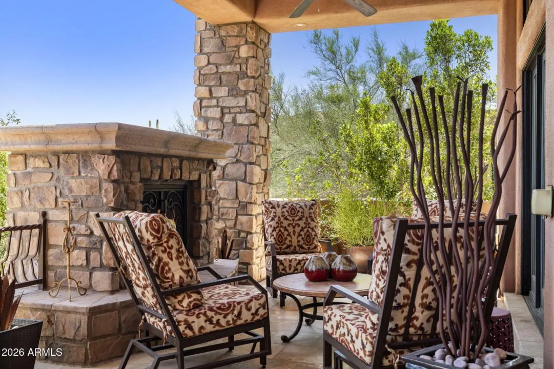 Real Estate Picture 4