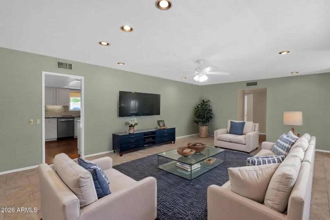 Real Estate Picture 4