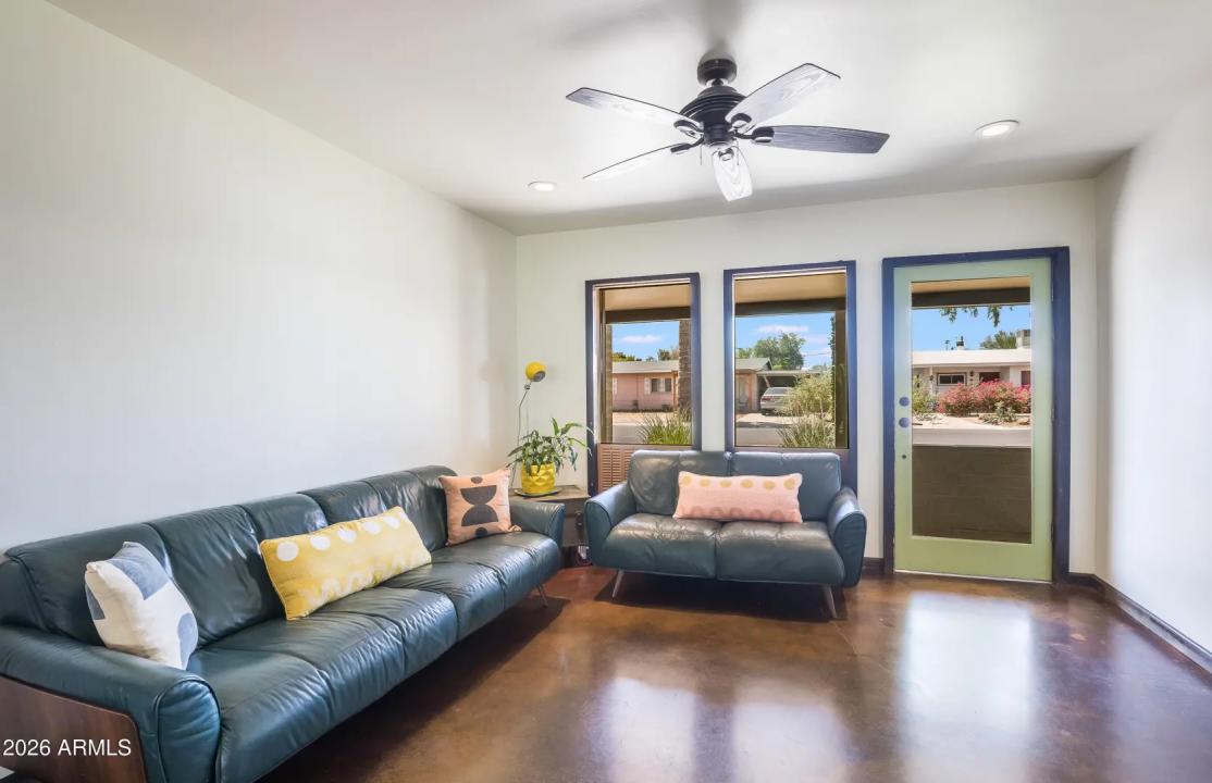 Real Estate Picture 5