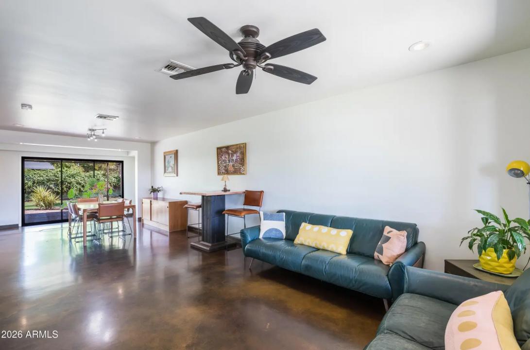 Real Estate Picture 3