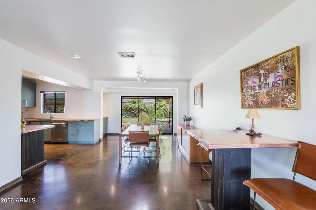 Real Estate Picture 4