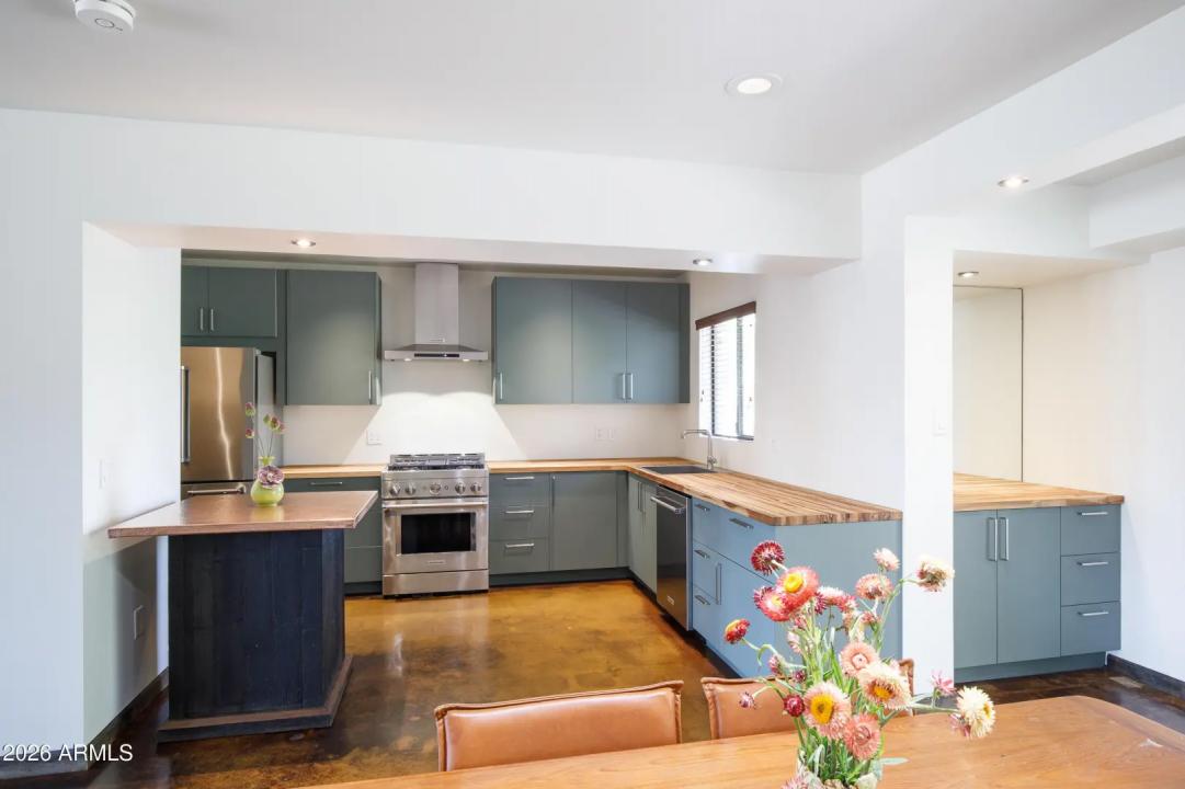 Real Estate Picture 9