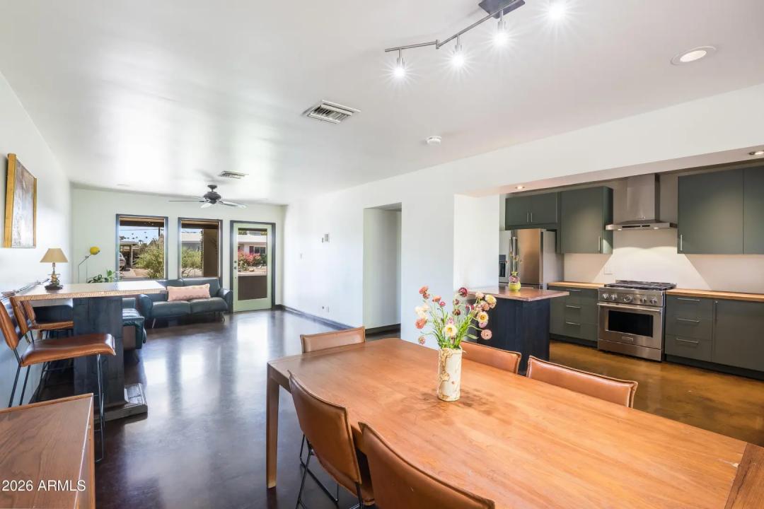 Real Estate Picture 8