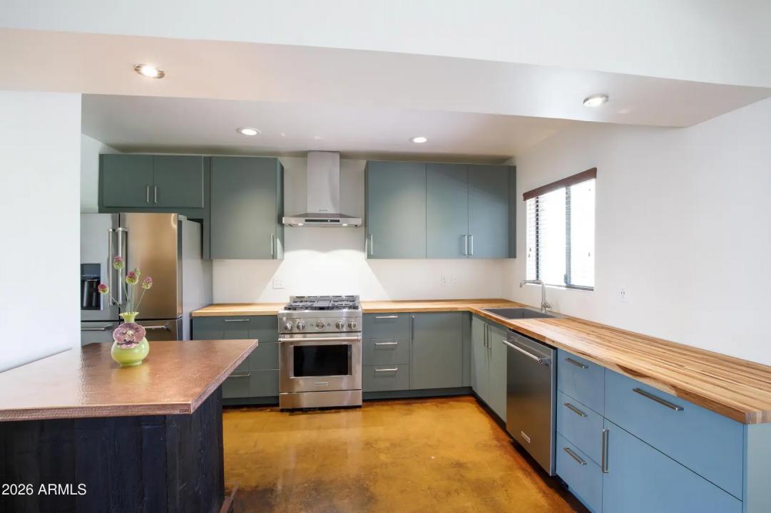 Real Estate Picture 10