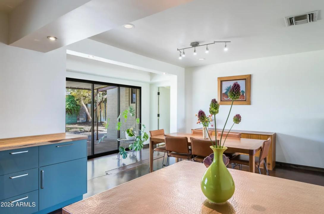 Real Estate Picture 12
