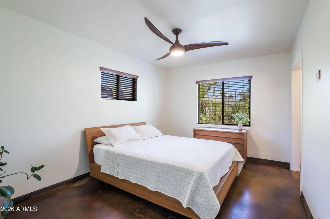 Real Estate Picture 14