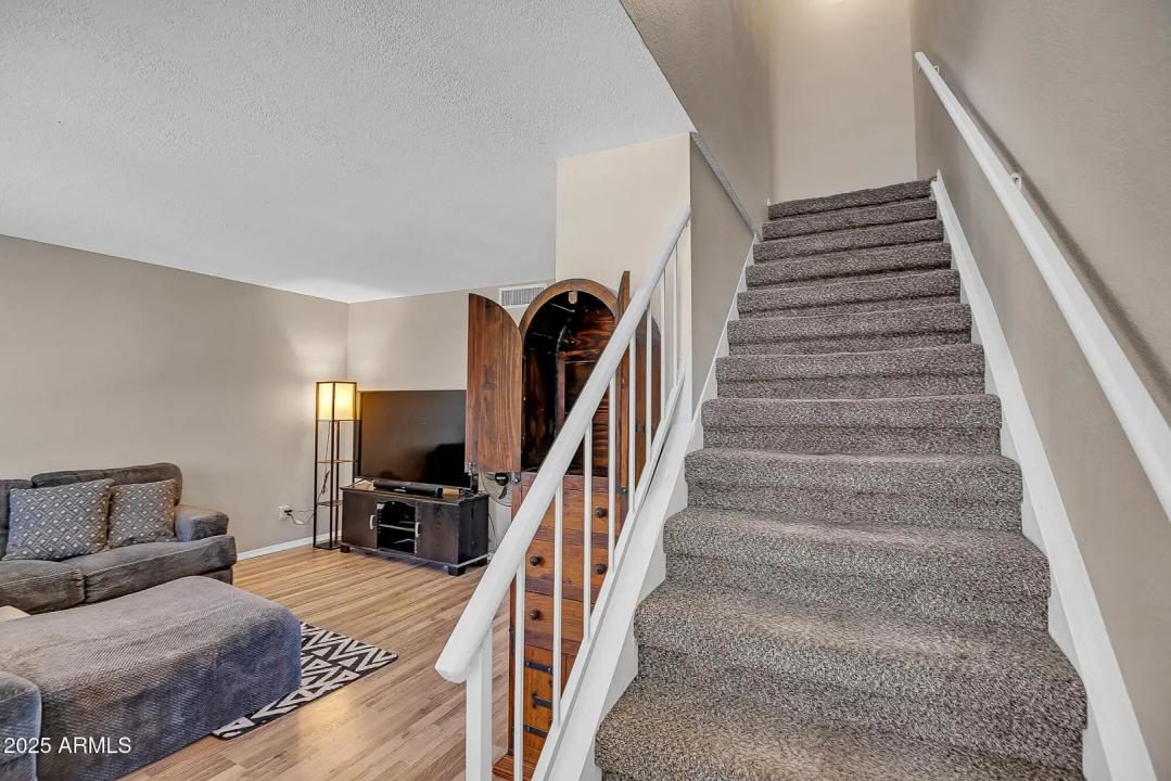 Real Estate Picture 8