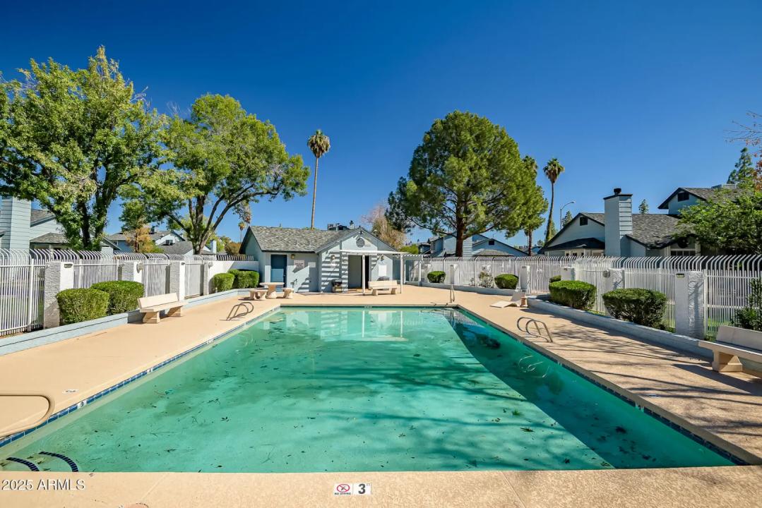 Real Estate Picture 4